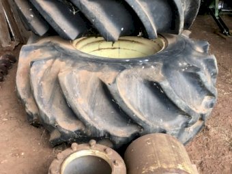 30.5x32 Tyres & Rims