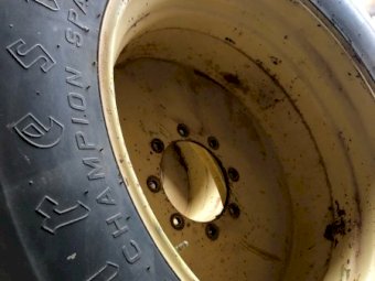 30.5x32 Tyres & Rims