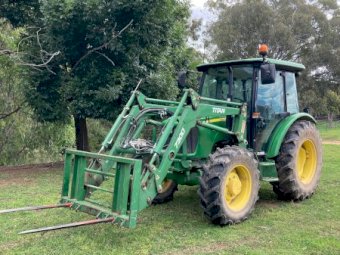 2015 John Deere 5075E Tractor / Loader