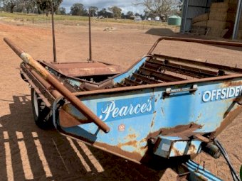 Pearces Offsider Hay Feeder