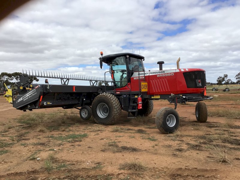 MacDon 1240 Windrower