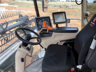 MacDon 1240 Windrower