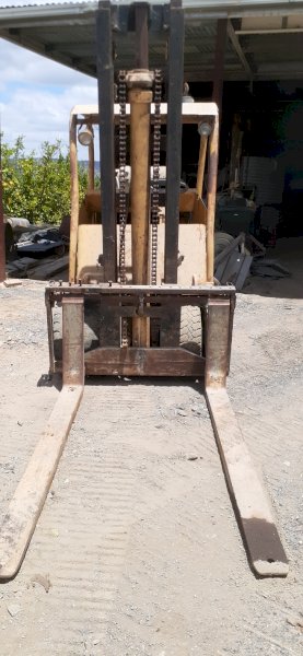 Under Auction - (A165) Forklift Towmotor 