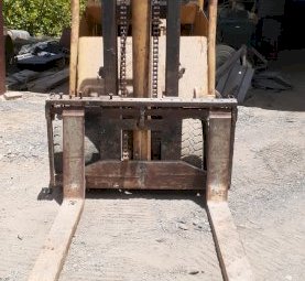 Under Auction - (A165) Forklift Towmotor 