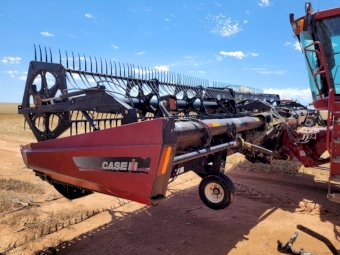 2000 Case IH 2388 Header with 2052 Case IH 36ft Front