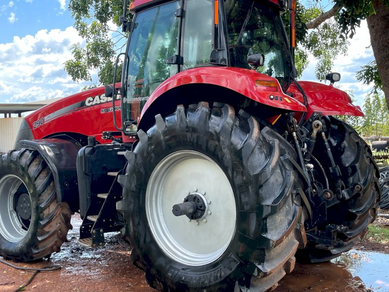 2011 Case Magnum 290 Tractor