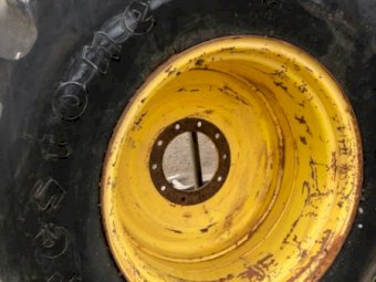 Firestone 30.5-32 Tyre & Rim x 1