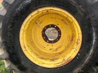 Firestone 30.5-32 Tyre & Rim x 1