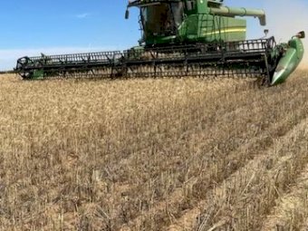 2017 John Deere 640D 40ft Draper Front with Comb Trailer