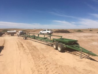 2017 John Deere 640D 40ft Draper Front with Comb Trailer