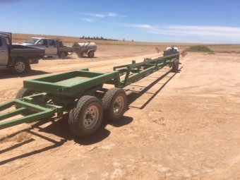 2017 John Deere 640D 40ft Draper Front with Comb Trailer