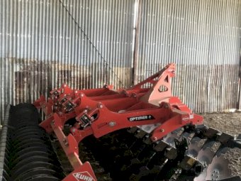 Under Auction - (A165) 2017 Khun Optimer+ 403 Disc Cultivator 