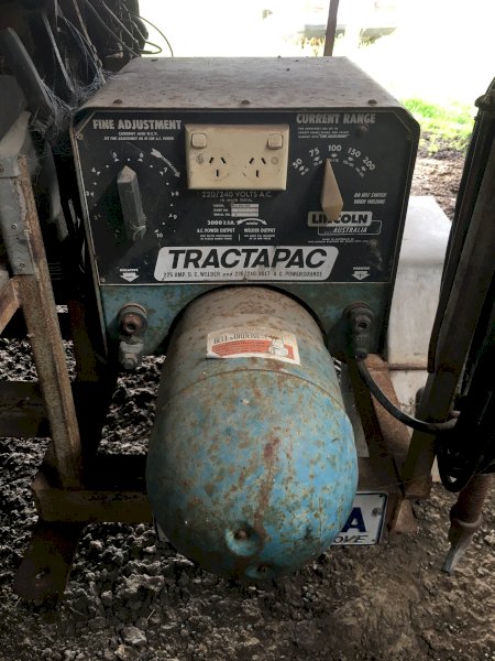 Lincoln Tractapac generator welder on trailer
