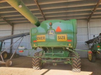 2016 John Deere S660 Header with 640 D Front and Trailer Negotiable.  "Price Drop"