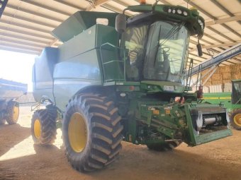 2016 John Deere S660 Header with 640 D Front and Trailer Negotiable.  "Price Drop"
