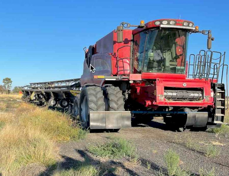 Case IH 8230 4WD Header