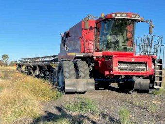 Case IH 8230 4WD Header