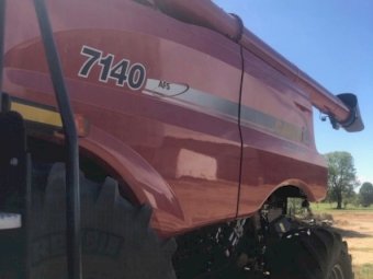 Case 7140 Header with 3152 Front