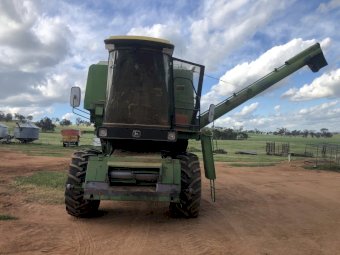 1985 John Deere 1065 header