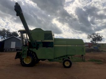 1985 John Deere 1065 header