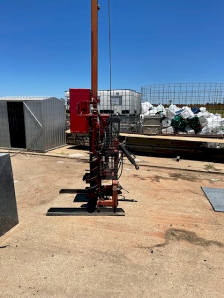 1997 Farmforce Post Driver