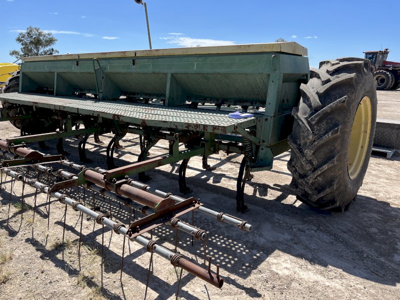 Under Auction - (A166) Chamberlain John Deere 753 27 Tyne Combine (Clearance Item) 