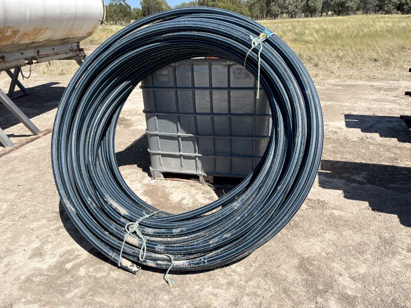 1 Roll Of Blue Line Poly Pipe And 1000 Litre IBC