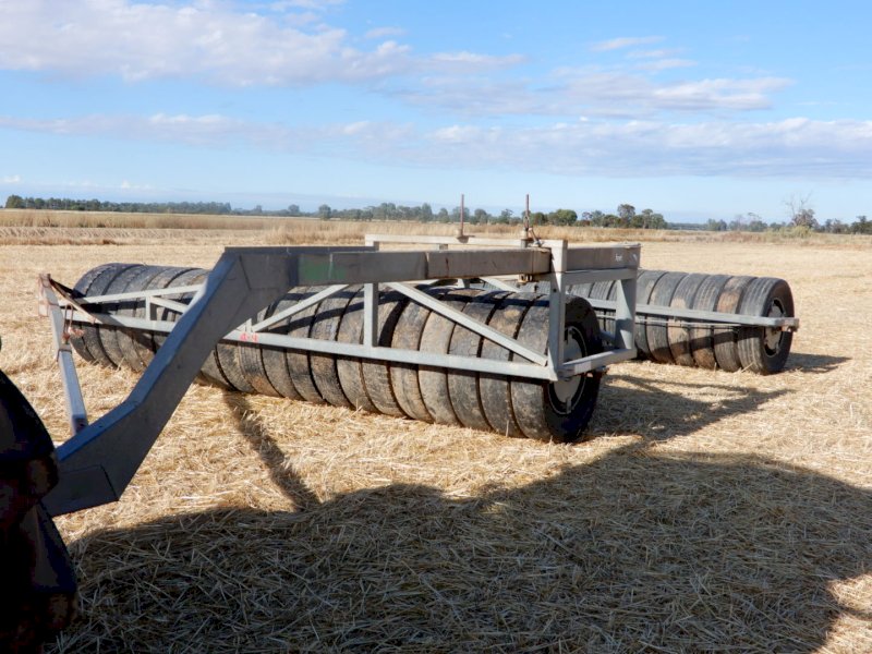 Under Auction - (A166) FarmPro Double Tyre Roller 