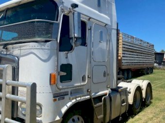 2004 Kenworth K104 Prime Mover
