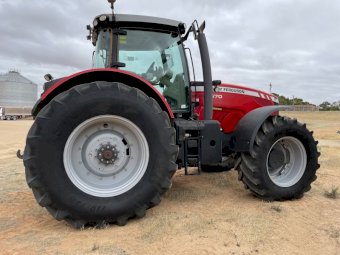 Massey Ferguson 8670 Tractor