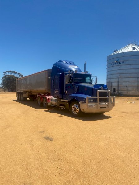 T601 Kenworth with 36' Trailer