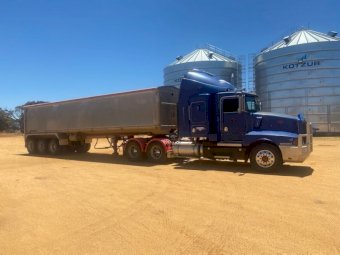 T601 Kenworth with 36' Trailer