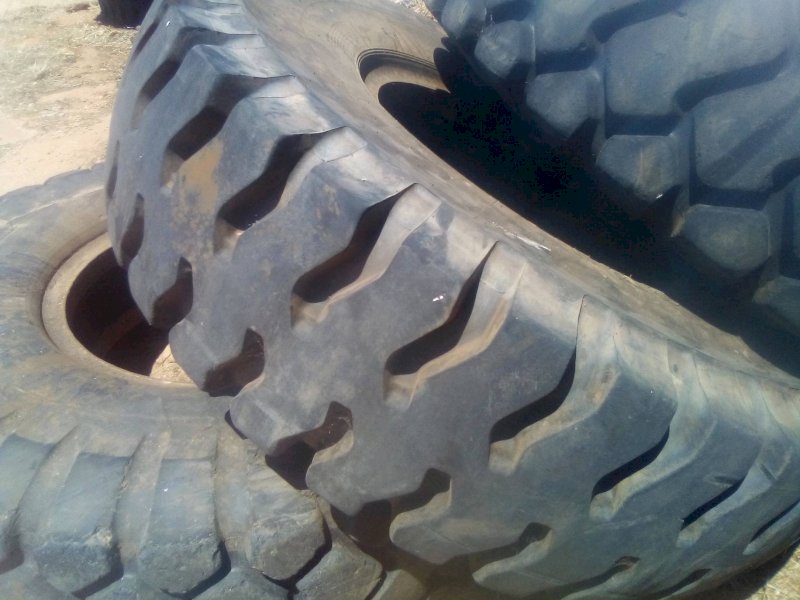 Tyres. 18.00rx 33.
