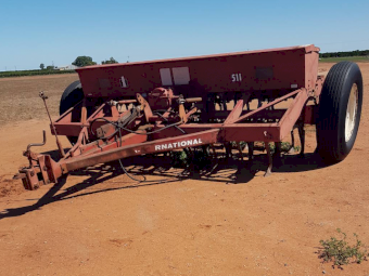 International 511 Combine with SSB