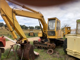 Hitachi UH043 Excavator