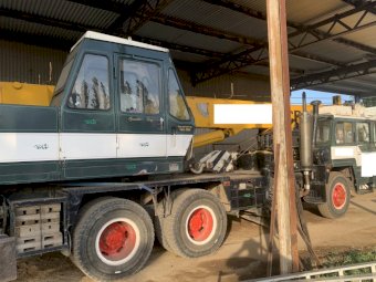 1984 Nissan Carrier with P & H 180B Mobile Crane