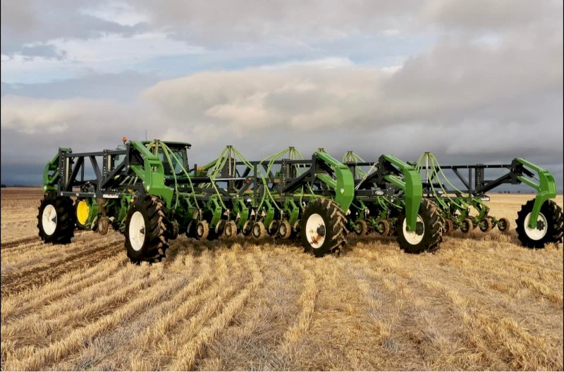 Boss Agriculture 12 mt Bar with  SX25P Row units