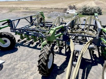 Boss Agriculture 12 mt Bar with  SX25P Row units
