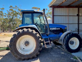 1996 Ford  8670 Tractor