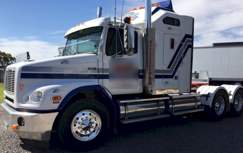 1998 Freightliner FL 112 Business Millenium Class Prime Mover
