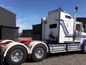 1998 Freightliner FL 112 Business Millenium Class Prime Mover