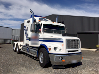 1998 Freightliner FL 112 Business Millenium Class Prime Mover