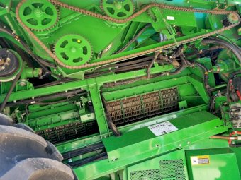 2015 John Deere S680STS Combine with 40ft 640D Draper Front