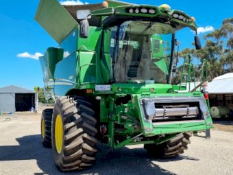 2015 John Deere S680STS Combine with 40ft 640D Draper Front