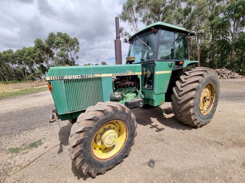 Under Auction - (A168) 1985 Chamberlain 4290 Tractor 