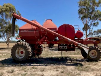 Morris 60ft maxim 3 air seeder and 8300 cart