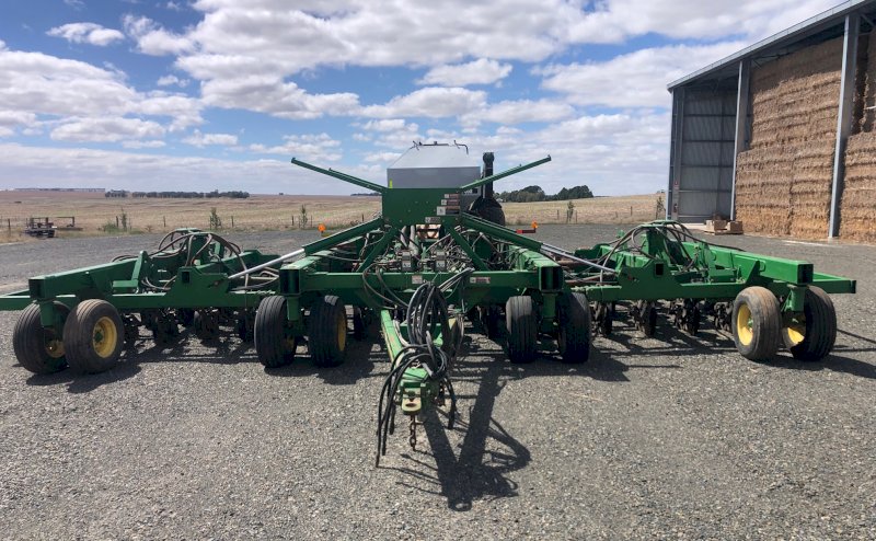 John Deere Disc Seeder & Flexi Coil 2320 Cart