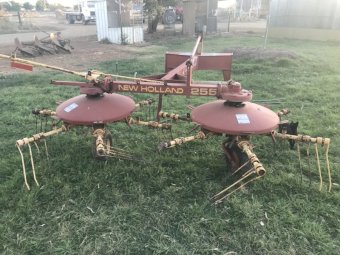 New Holland 255 Tedder Hay Rake