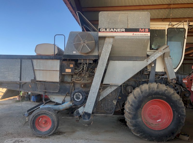 Gleaner M3 Header and 22ft Front