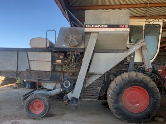 Gleaner M3 Header and 22ft Front